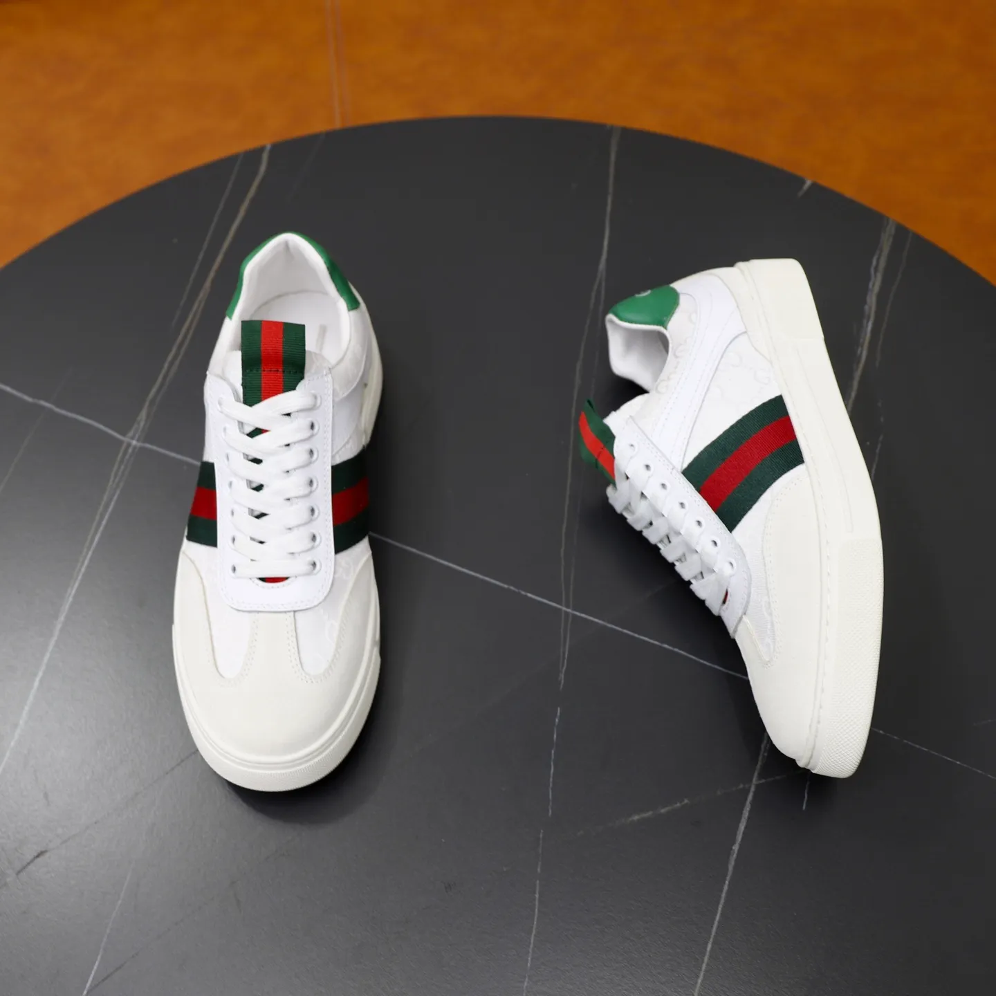 Ex-factory price: 440💰🙅‍♂️🙅‍♂️🙅‍♂️ Brand: GUCCI Standard code: 38-44 (45 customized) Grade: Same as the official website Material: Original material splicing Comfortable and breathable lining Lightweight and wear-resistant sports outsole Style category: Men's fashionable casual shoes Running sneakers Distinguished luxury brand elements Top luxury Color: actual picture color